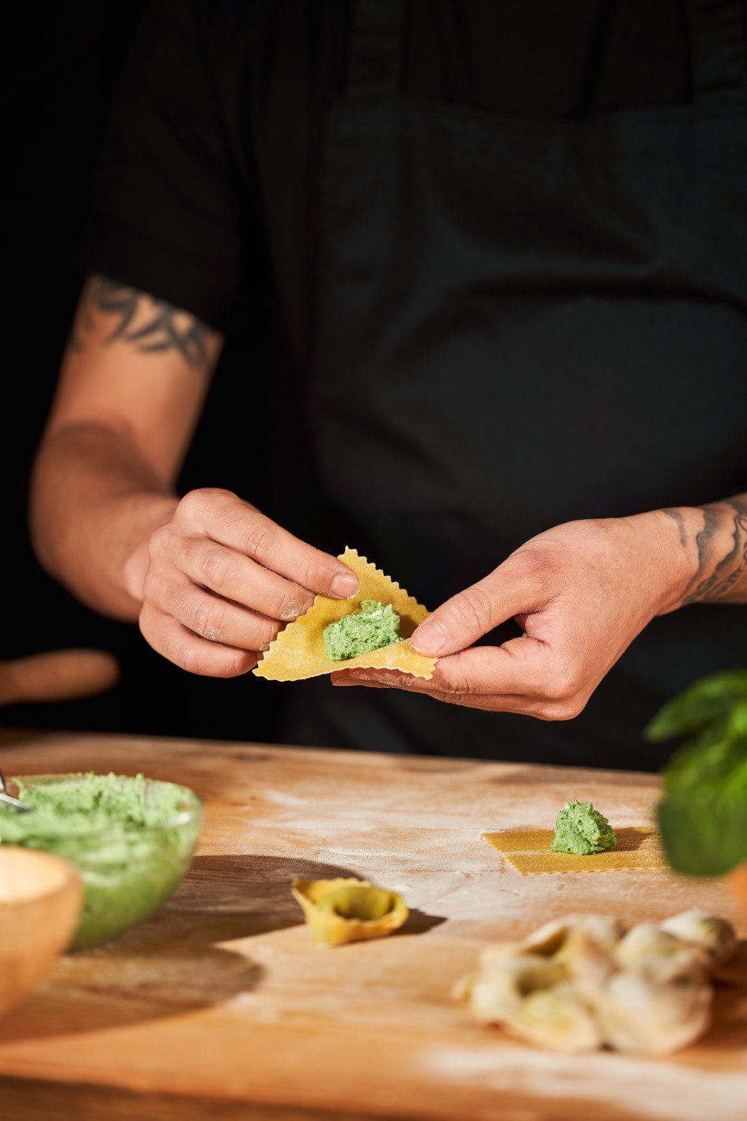 Monari-Federzoni-Tortelloni-di-ricotta-e-spinaci-con-salsa-di-rapa-rossa-02