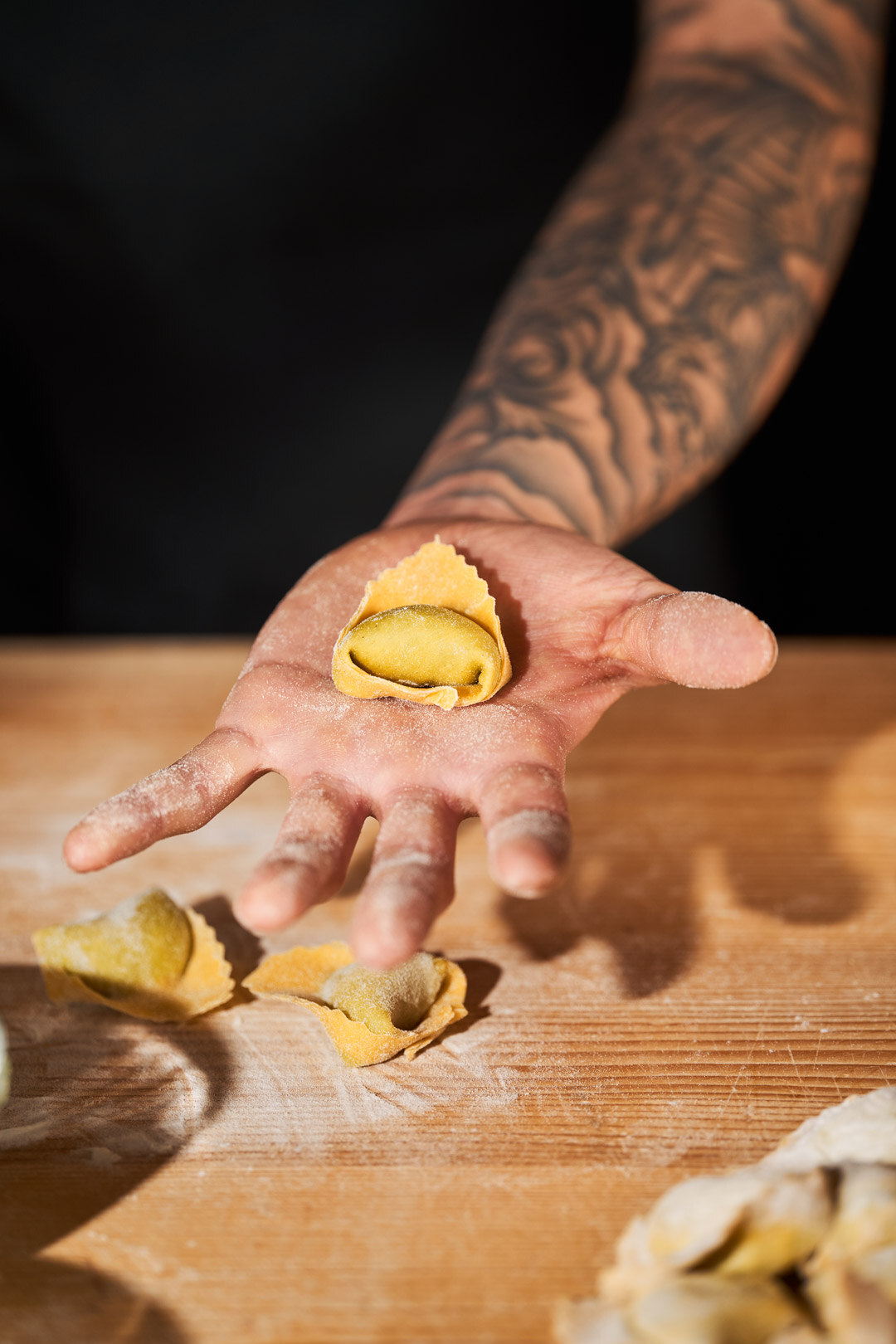 Monari-Federzoni-Tortelloni-di-ricotta-e-spinaci-con-salsa-di-rapa-rossa-07